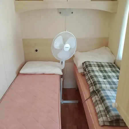 Le Petit Paradis D'hetty Parque de Campismo Buxières-sous-Montaigut